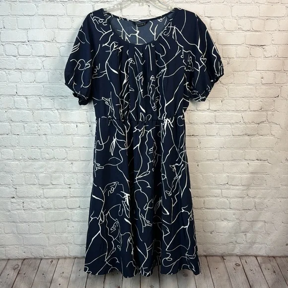 BloomChic Navy & White Graphic Design Elastic Trim Puff Sleeve Dress Size Medium - Picture 2 of 7